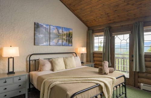 Black Hawk House | The Moose Hoose I Cabin W/Views + Game Room