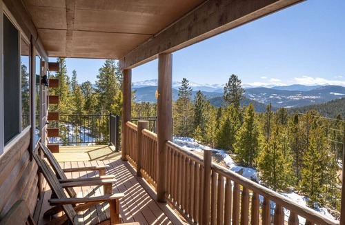 Black Hawk House | The Moose Hoose I Cabin W/Views + Game Room
