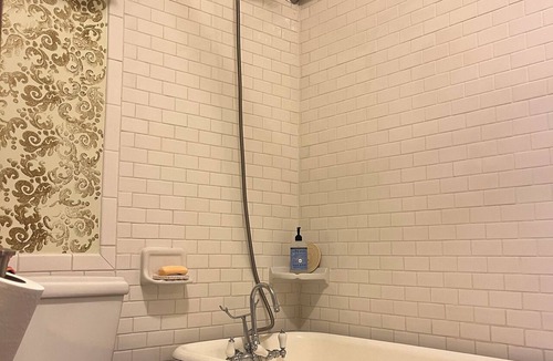 Auburn Bed & Breakfast | The Munroe Inn