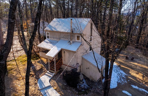 Conway House | The Nest at Mountainview Modern Retreat w/Hot Tub Near North Conway