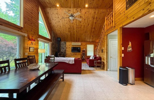 Center Conway House | The North Nook | Hot Tub, Walk to the Saco River