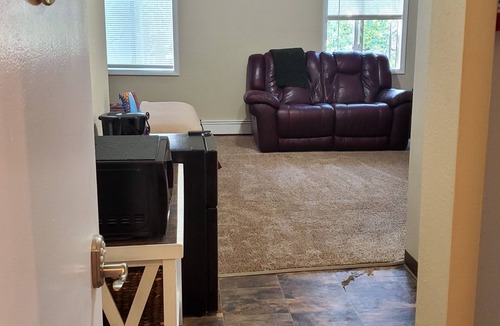 Spenard Apartment | The Quiet Spot in the not so quiet city aka Spenard Anchorage