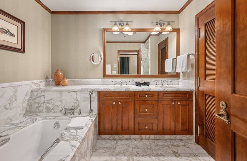 Aspen Hotel | The Ritz-Carlton | Three-Bedroom Premier 8307, Ski-in & Ski-out Resort in Aspen Highlands
