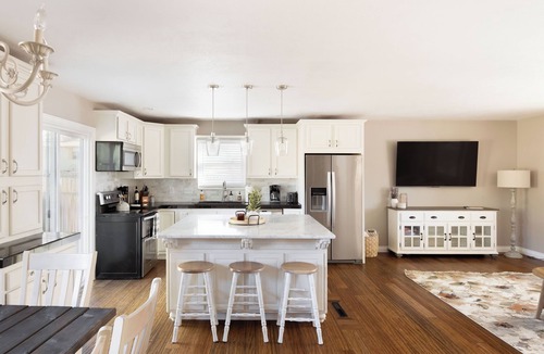 Castle Rock House | The Rustic Retreat