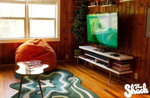 Long Beach House | The Shack at Long Beach - A Psychedelic Getaway