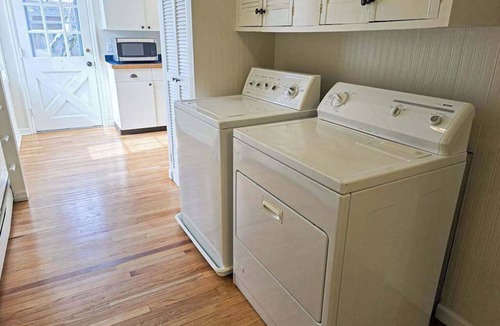 Downtown Anchorage House | The Solstice House | Classic 4BR Downtown