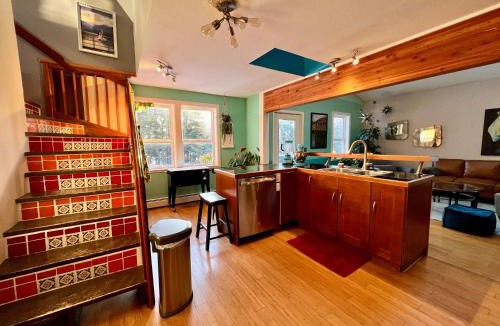 Kodiak House | The Spruce Cape Collective - 5 Bed - House with Fireplace