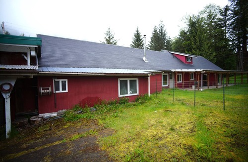 Ketchikan House | The Ten Mile House – Walk to Beach + Boat Parking