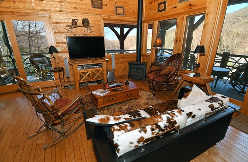 Banner Elk Cabin | The Treehouse Banner Elk-minutes from Beech & Sugar skiing!