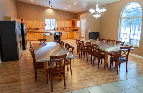 Big Lake House | The Wise Raven Retreat, Peaceful and Spacious Home in Big Lake on a forested lot