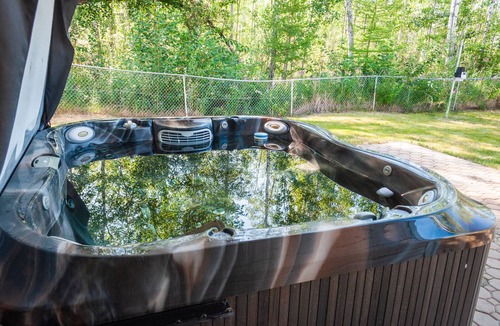 Big Lake House | The Wise Raven Retreat, Peaceful and Spacious Home in Big Lake on a forested lot
