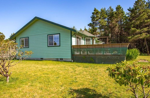Westport Cottage | This home is your perfect Washington Coast getaway