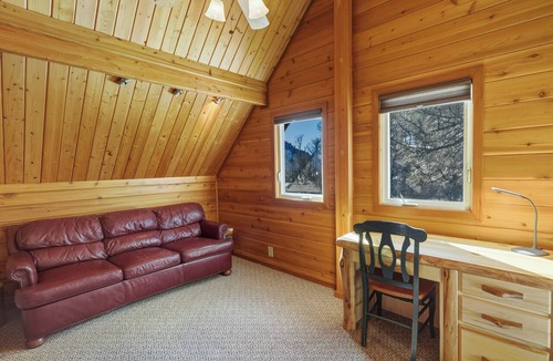 San Juan River Village House | Three Little Bears Cabin - Riverfront - Pet Friendly