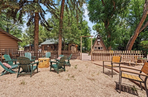 Colorado Springs Cabin | Timber Lodge Cabin 14