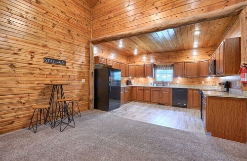 Rockbridge Cabin | Timber View | Hocking Hills, Pool, Lodge, Pets
