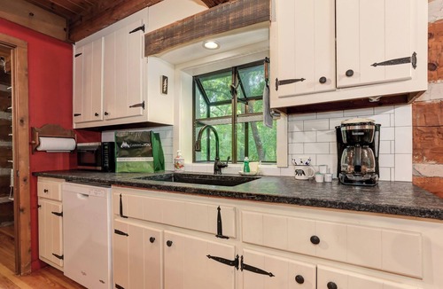 Big Canoe House | Timber Wolf Lodge - Relax in rustic luxury in Big Canoe!