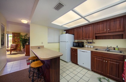 Nichols Condo | TimeOut! Spacious condo - 2 Bedroom, 2 Bath, Sleeps 6, Pool