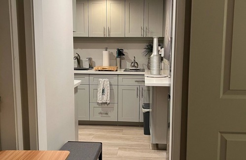 Downtown Honolulu Condo | Tiny Condo with Tiny Price For Single! Free Parking/Great Location