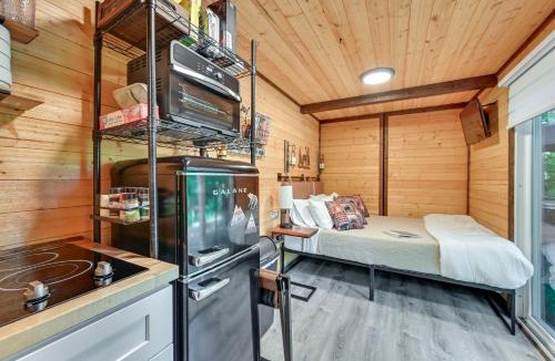 Loudonville Apartment | Tiny Home w/Hot Tub & Mini Highland Cows!