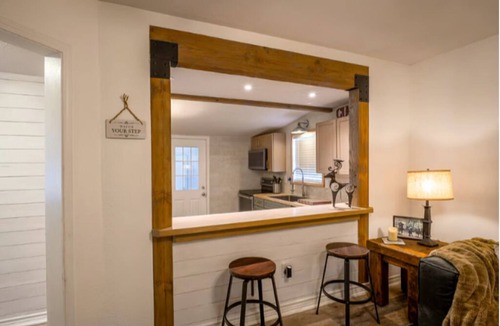 Johnson City Cottage | Tosca's Cozy Cottage