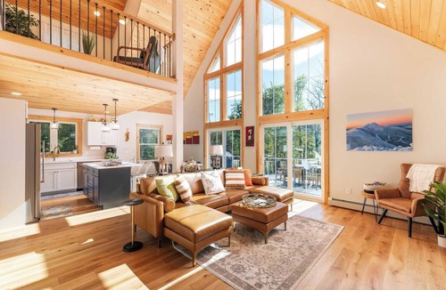 Bartlett House | Trail’s End | Hot Tub + Fire Pit + Air Hockey + Swim + Hike