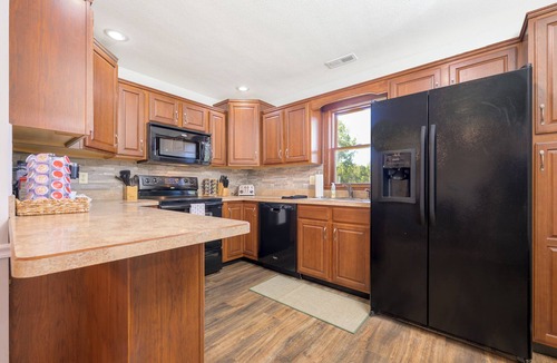 Bellefontaine House | Tranquil 2-bedroom house with AC in charming Zanesfield