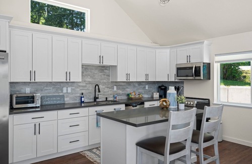 Lacey Apartment | Tranquil + Fun Hick's Lake Studio w/Lake Access