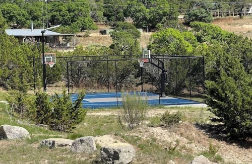 Dripping Springs House | Tranquil Hill Country Cabin near Pedernales Falls