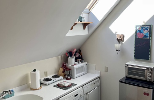 Union Apartment | Tranquil studio apartment on peaceful lake in Maine
