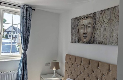 South Ruislip Apartment | Tranquil Studio Retreat With Free Parking