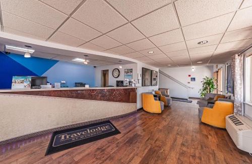 Cimarron Hills Hotel | Travelodge by Wyndham Colorado Springs Airport - Peterson SFB