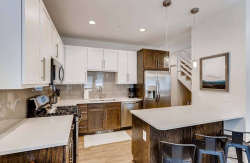 Georgetown Condo | Trekker Townhome/Mountain Charm/New Floors!