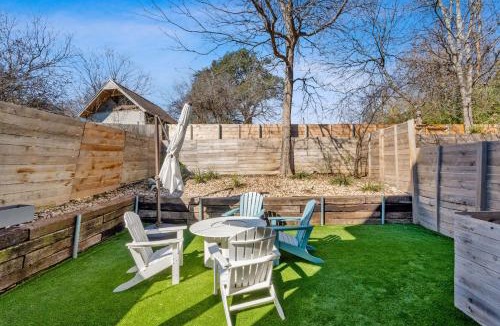 South Manchaca House | Trendy 3 bedroom in South Austin Pet Friendly