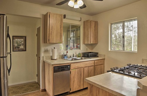 Ohia Estates Cottage | Tropical Volcano Bungalow < 4 Mi to Nat'l Park!