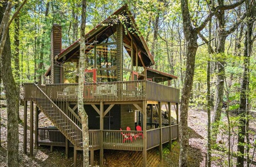 Walnut Mountain Cabin | Tucked Away - Gorgeous Mountain Cabin in the Tree