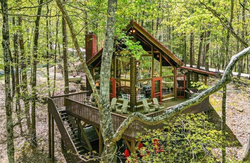 Walnut Mountain Cabin | Tucked Away - Gorgeous Mountain Cabin in the Tree
