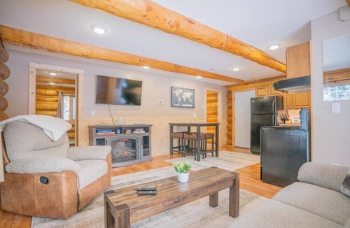 College House | Tucked Away Timber Lower Suite