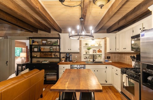 Blowing Rock Cabin | Tucked Away - updated cabin 1/3 mile from Blue Ridge Parkway