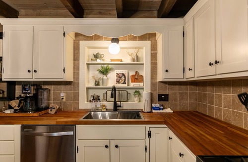 Blowing Rock Cabin | Tucked Away - updated cabin 1/3 mile from Blue Ridge Parkway