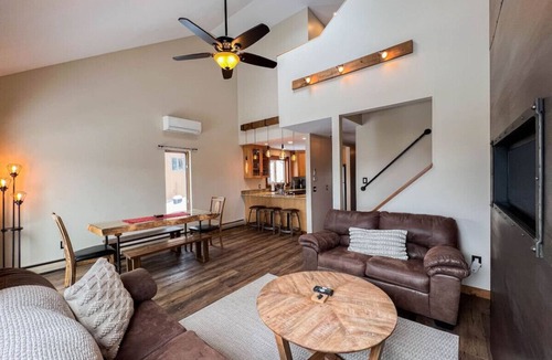 Bartlett House | Tuckerman`s Retreat | Modern + Mt Washington Views