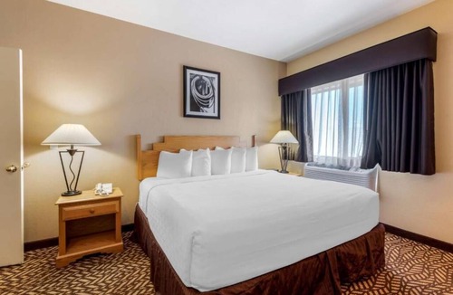 Cortez Hotel | Turquoise Inn and Suites Cortez near Mesa Verde
