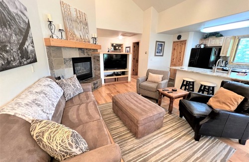Breckenridge Ski Chalet | Twin Elk Mount Cameron Condo Ski-In Hot Tub Walk to Town
