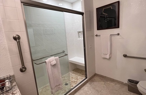 Healy Bed & Breakfast | Two beautiful bedrooms with 2 private baths, maximum 5 people! Awarding winning.