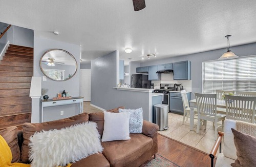 Franklin Park House | TWO Cozy Homes Prime Austin| Sleeps 12|