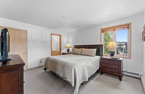 Four O'Clock Apartment | Tyra Stream 234 by Ski Country Resorts