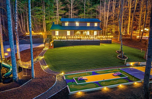 Candler House | Ultimate 7BR Getaway. Sleep 20.Pickleball, Golf Sim, Arcade, Theatre, Sauna, Spa