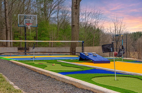 Candler House | Ultimate 7BR Getaway. Sleep 20.Pickleball, Golf Sim, Arcade, Theatre, Sauna, Spa