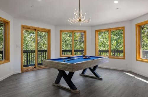 Lakewood House | Ultimate Treehouse Mansion with Swim Spa Sleeps 31