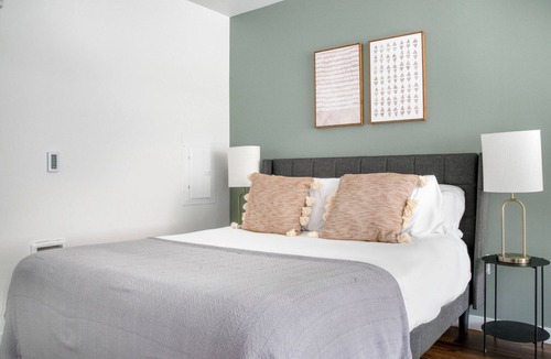 Wilburton Apartment | Unbelievable Bellevue Studio w/ Lounge & Gym, nr Shops, by Blueground