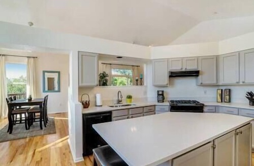 Castle Rock House | Under the Castle ROCK
